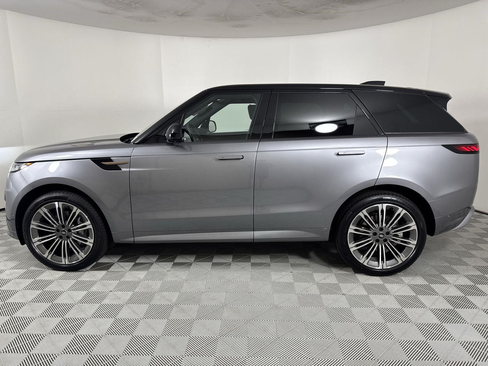 2025 Land Rover Range Rover Sport SE photo 2