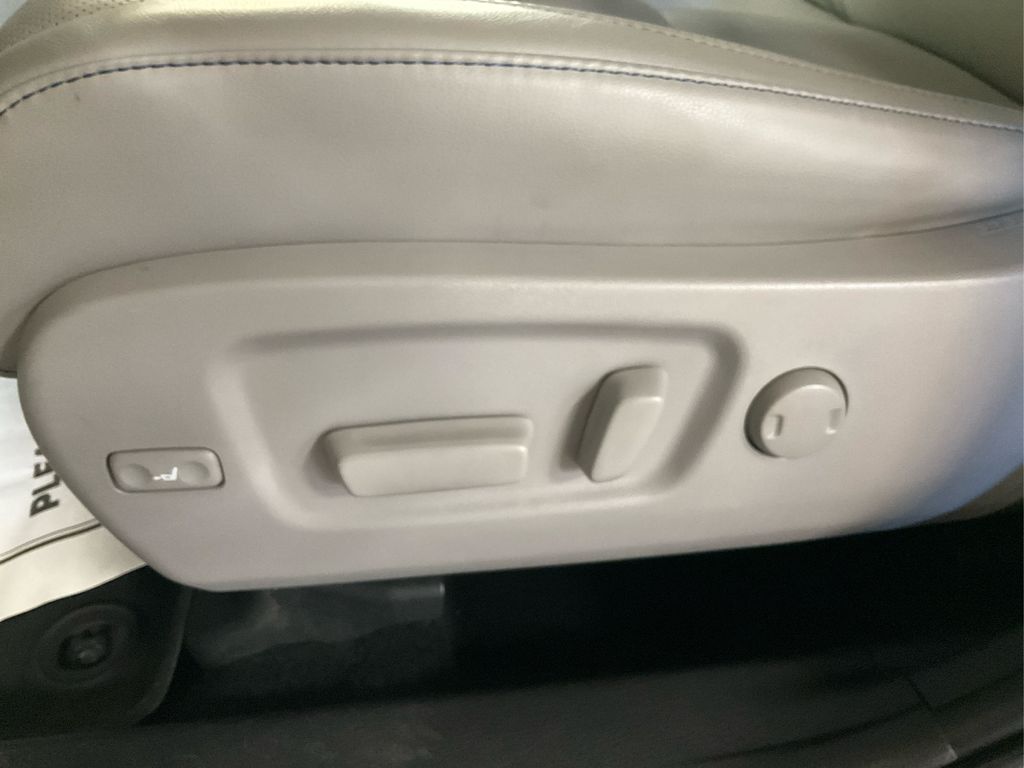 2019 Toyota Highlander Limited photo 17