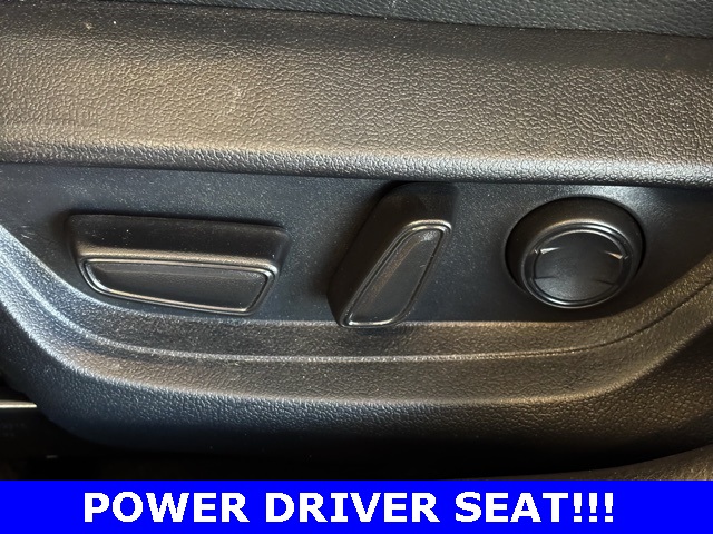 2025 Toyota Camry SE photo 4