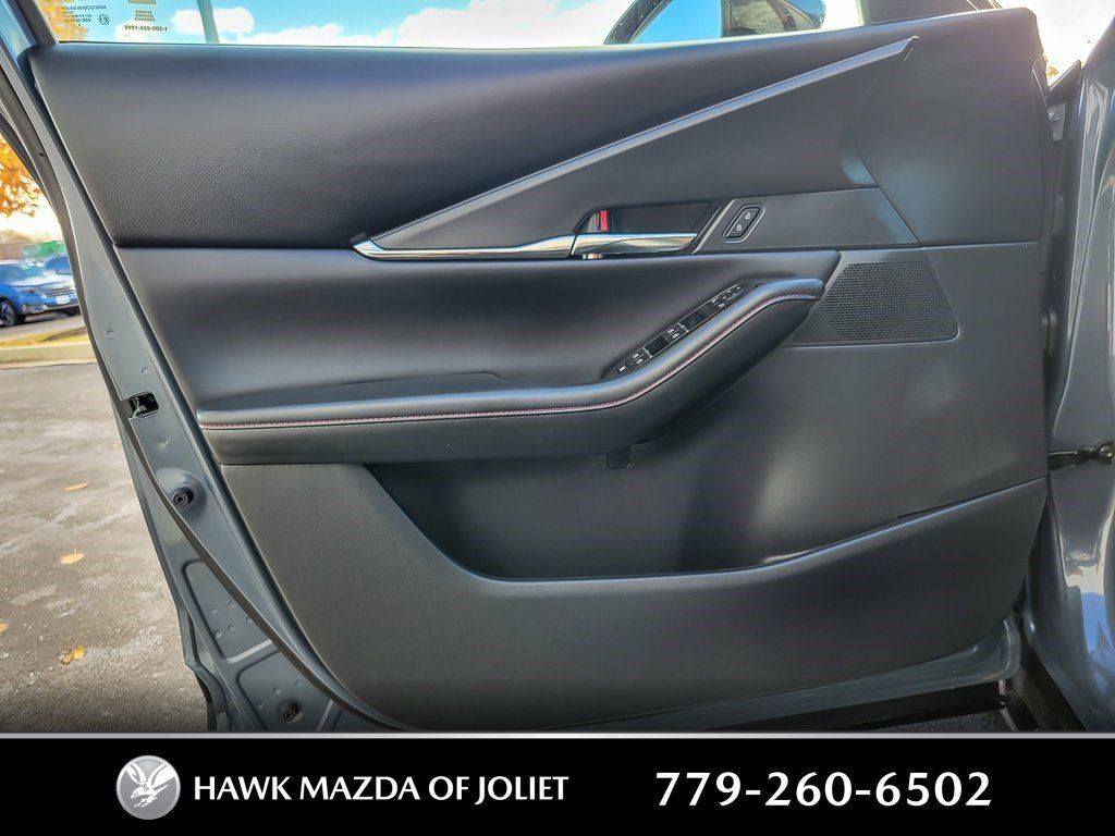 2025 MAZDA CX-30 - Image 16
