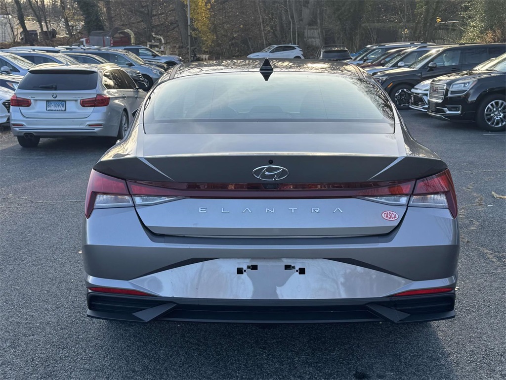2023 Hyundai Elantra SEL photo 4