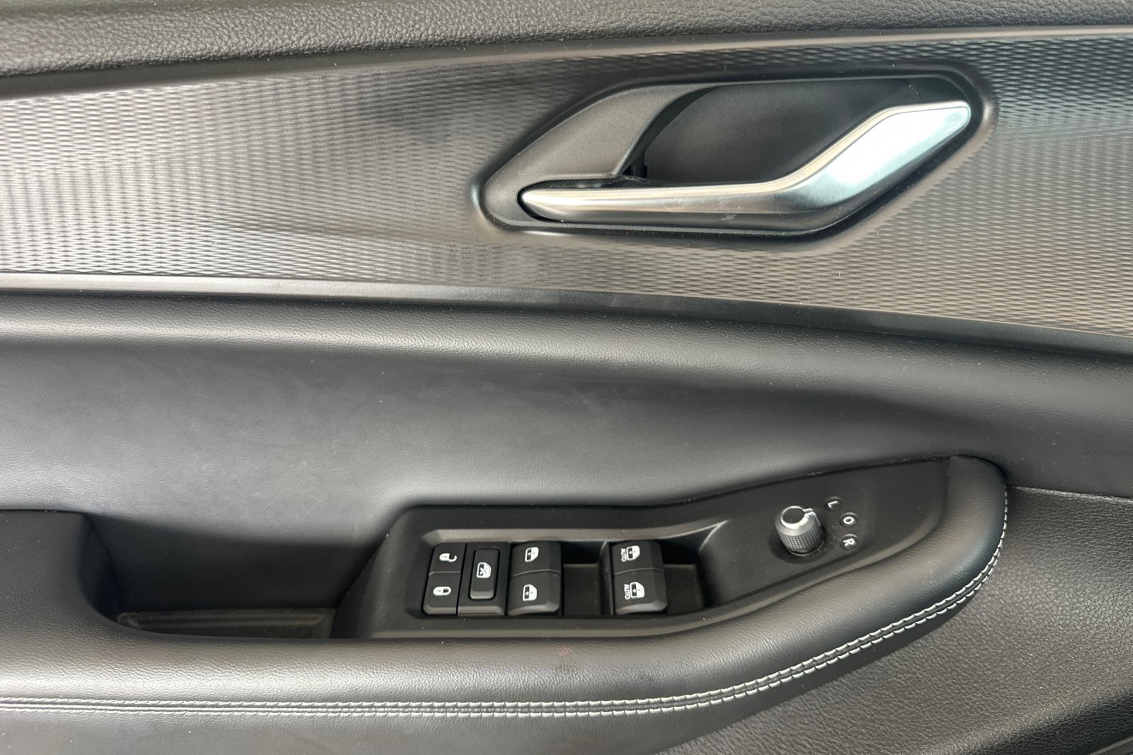 2024 Jeep Grand Cherokee Altitude photo 11