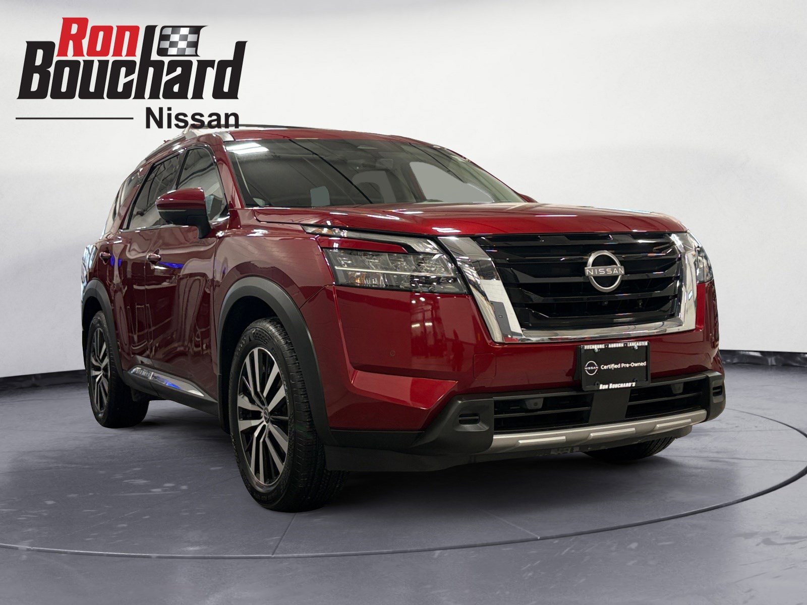 2023 Nissan Pathfinder Platinum's photo