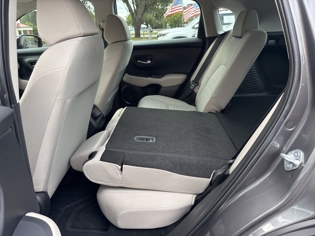 2025 Honda HR-V LX photo 8