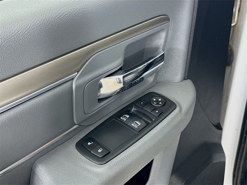 2017 Ram 2500 Tradesman photo 17