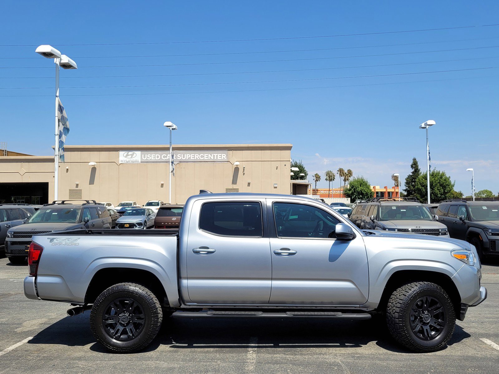 2020 Toyota Tacoma SR5 Double Cab photo 3