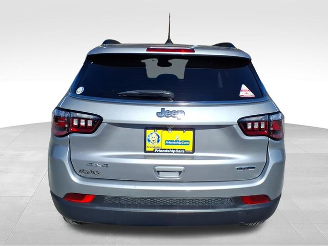 2022 Jeep Compass Latitude Lux photo 4