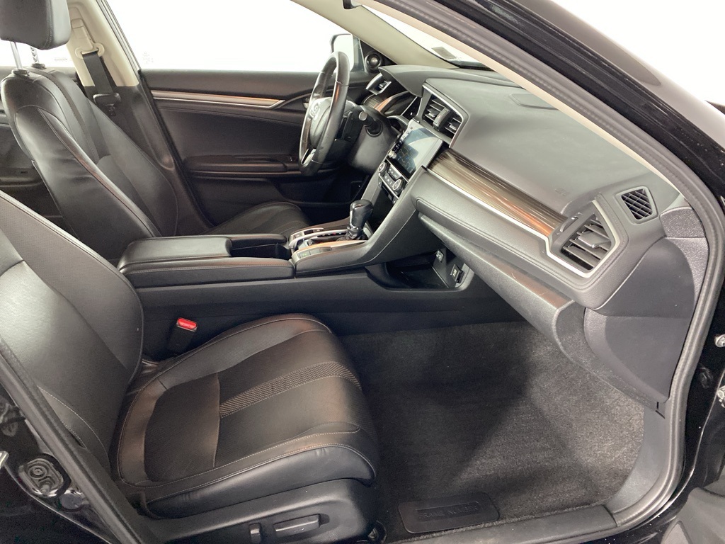 2019 Honda Civic Touring photo 23