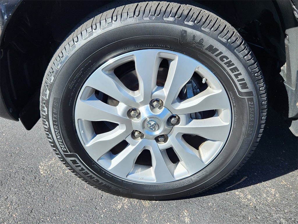 2018 Toyota Sequoia Platinum photo 18