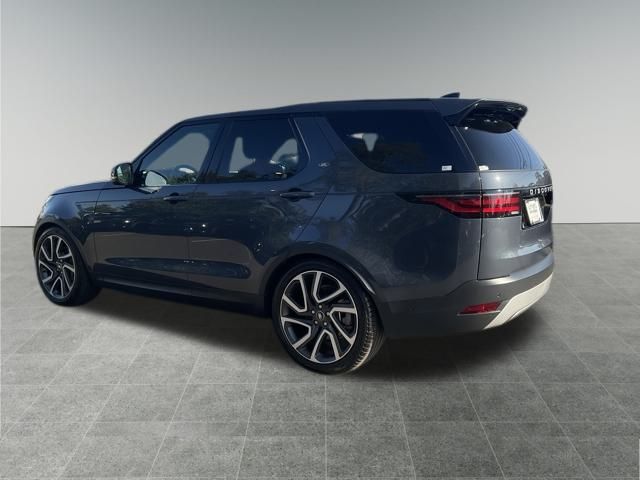 2025 Land Rover Discovery S photo 3