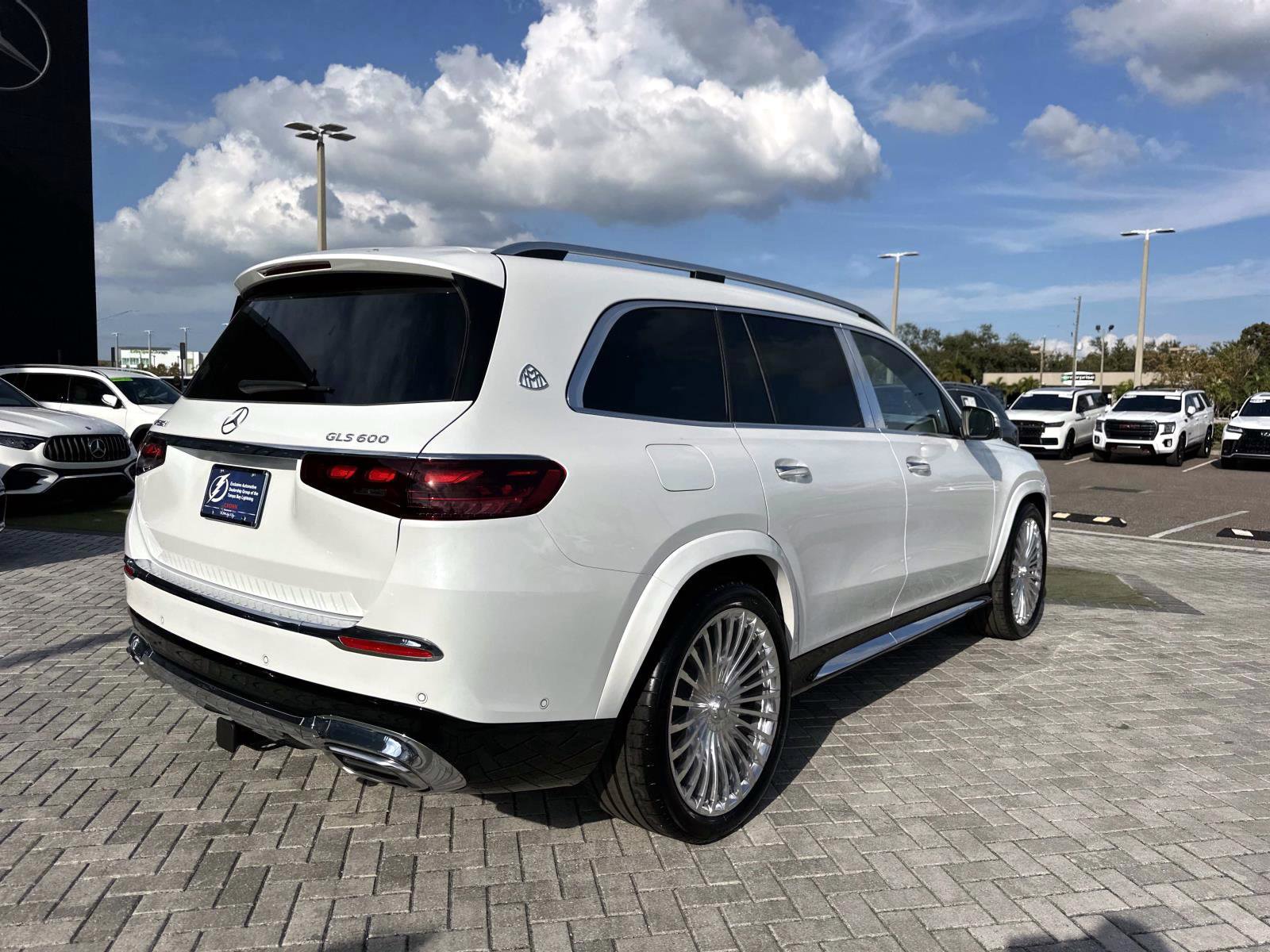 2026 Mercedes Benz GLS Maybach 600 4MATIC photo 4