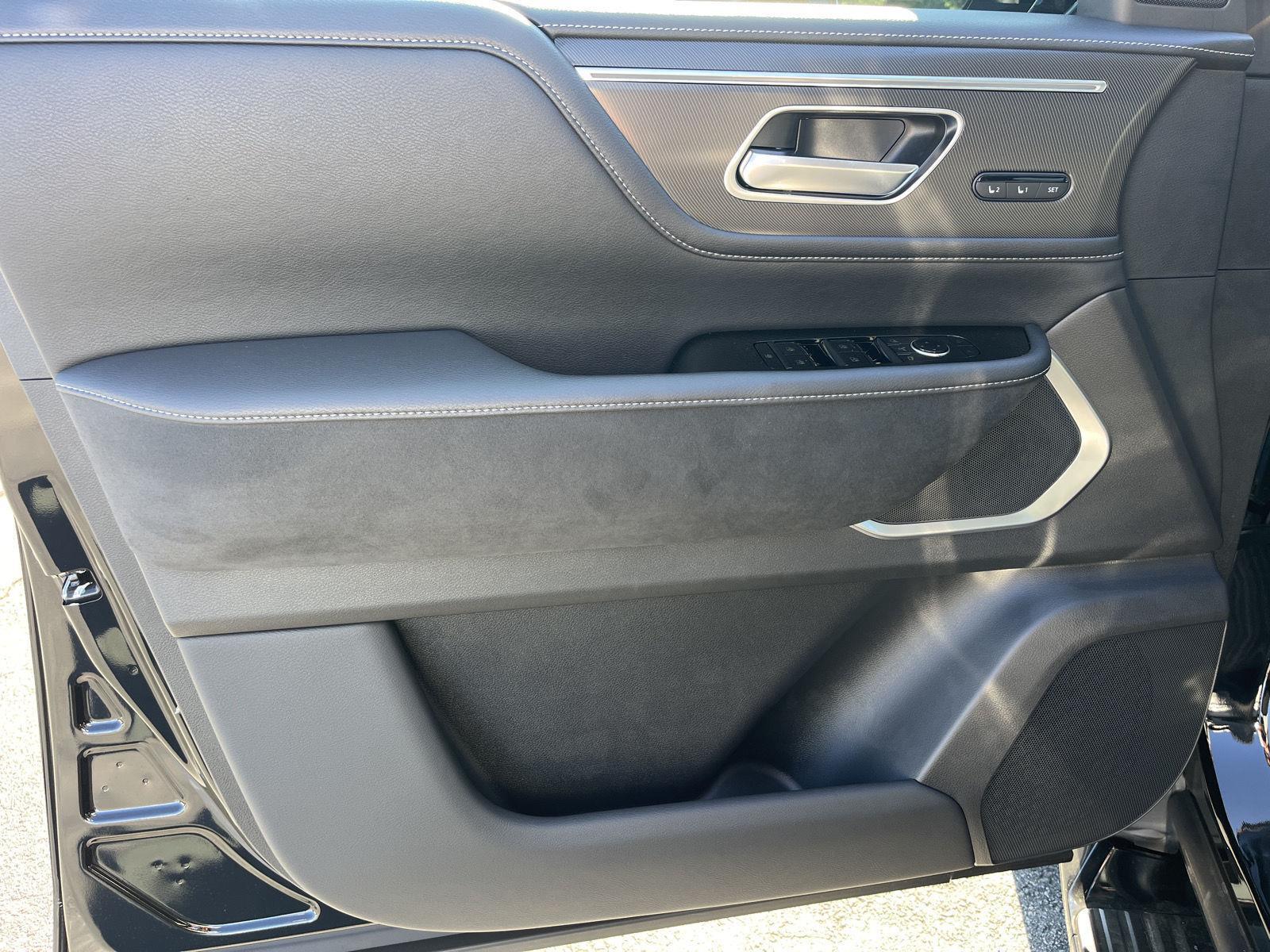 2026 Infiniti QX80 Luxe photo 7