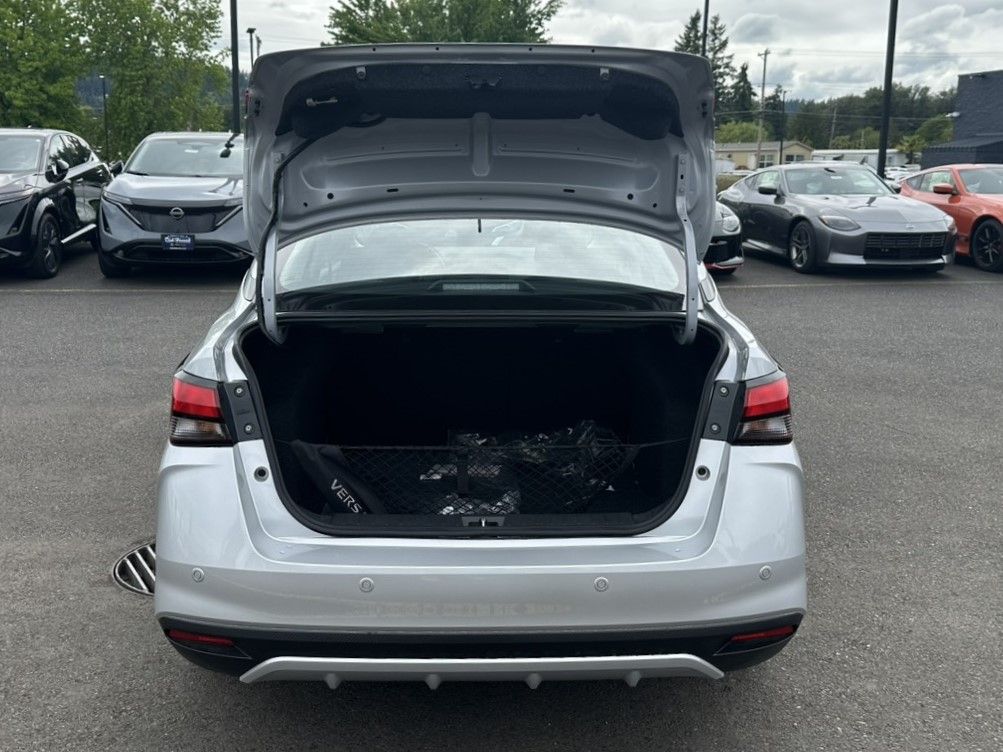 2025 Nissan Versa 1.6 S photo 9