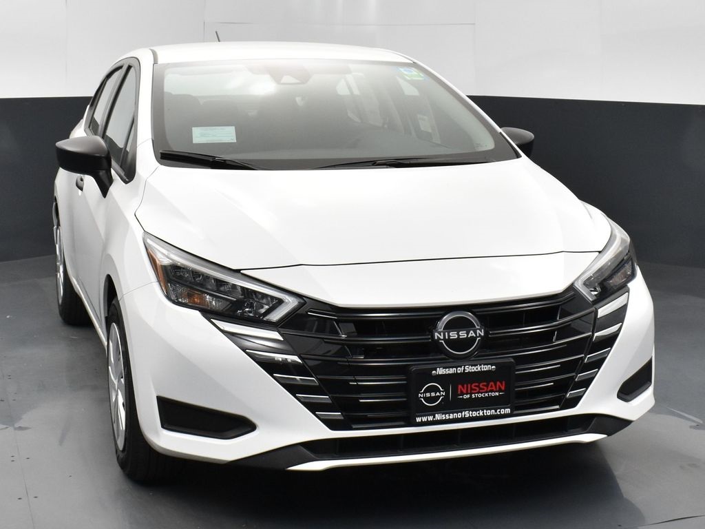 2025 Nissan Versa 1.6 S photo 2