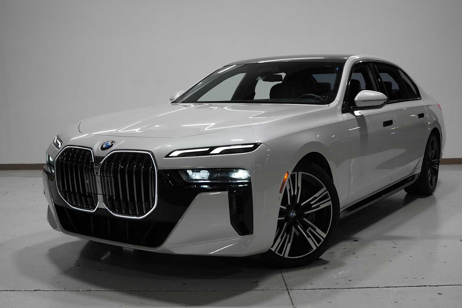 2023 BMW 7 Series 760i xDrive