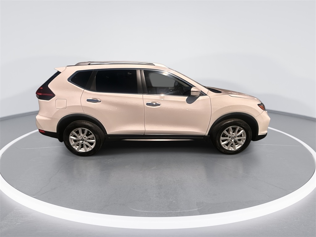 2020 Nissan Rogue SV photo 9