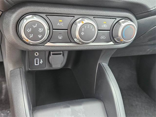 2025 Nissan Versa 1.6 S photo 16