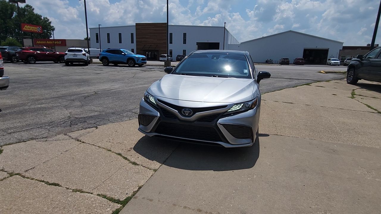 2021 Toyota Camry Hybrid XSE photo 3