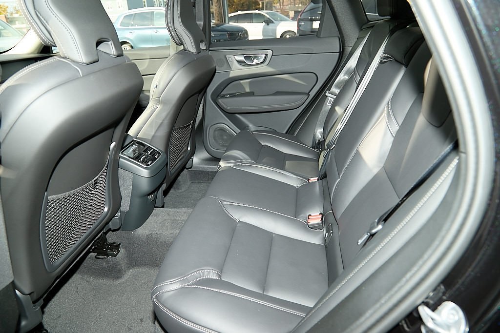 2026 VOLVO XC60 - Image 17