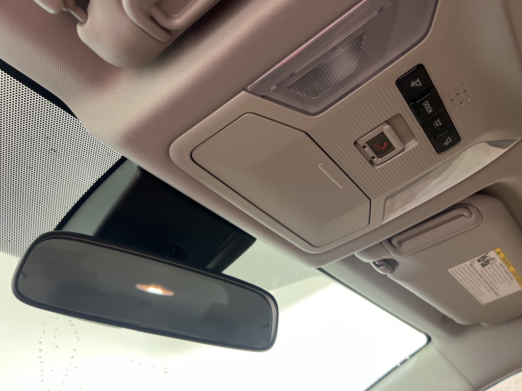 2020 Toyota RAV4 XLE photo 18