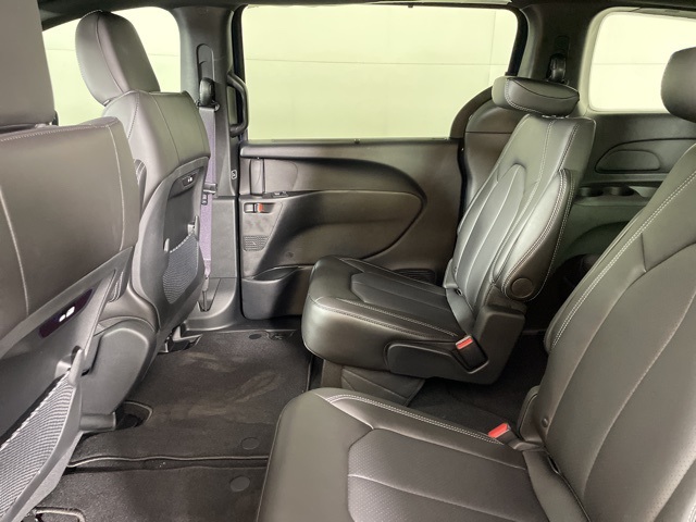 2025 Chrysler Pacifica photo 33
