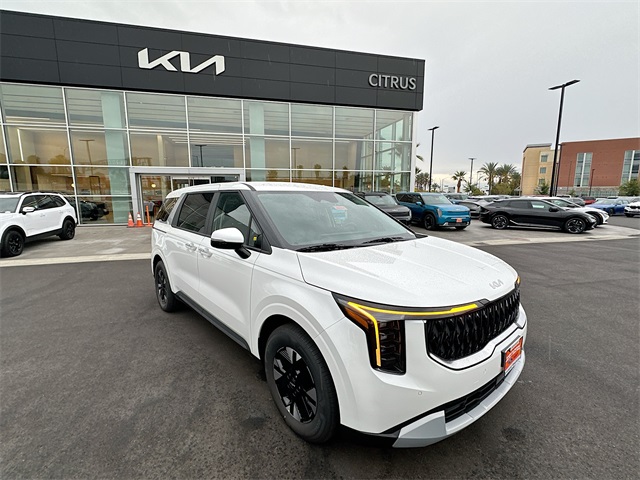 2026 Kia Carnival LXS's photo