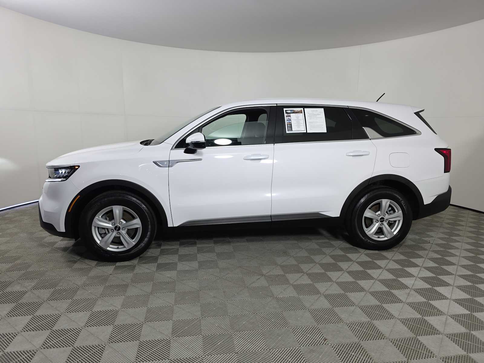 2022 Kia Sorento LX photo 4