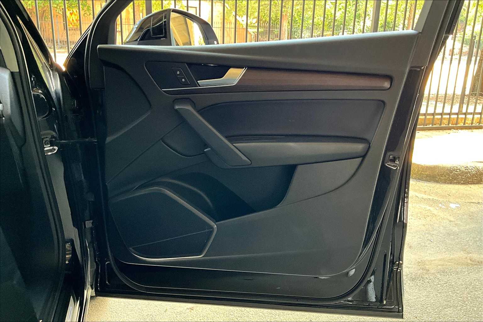 2022 Audi Q5 S line Premium photo 21