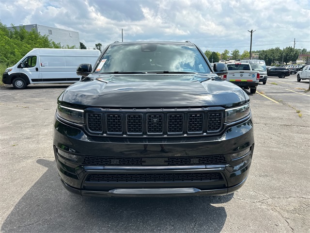 2024 Jeep Grand Wagoneer II photo 3