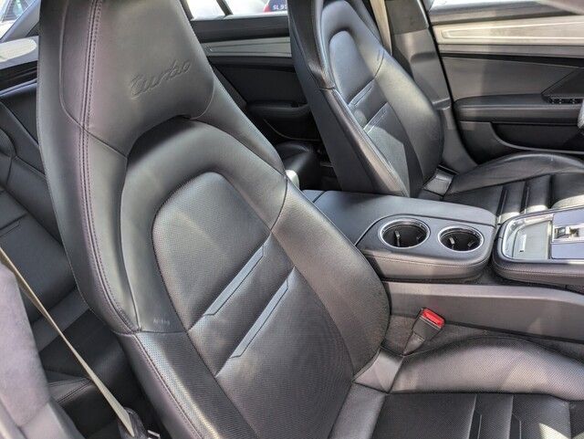 2017 Porsche Panamera Turbo photo 33