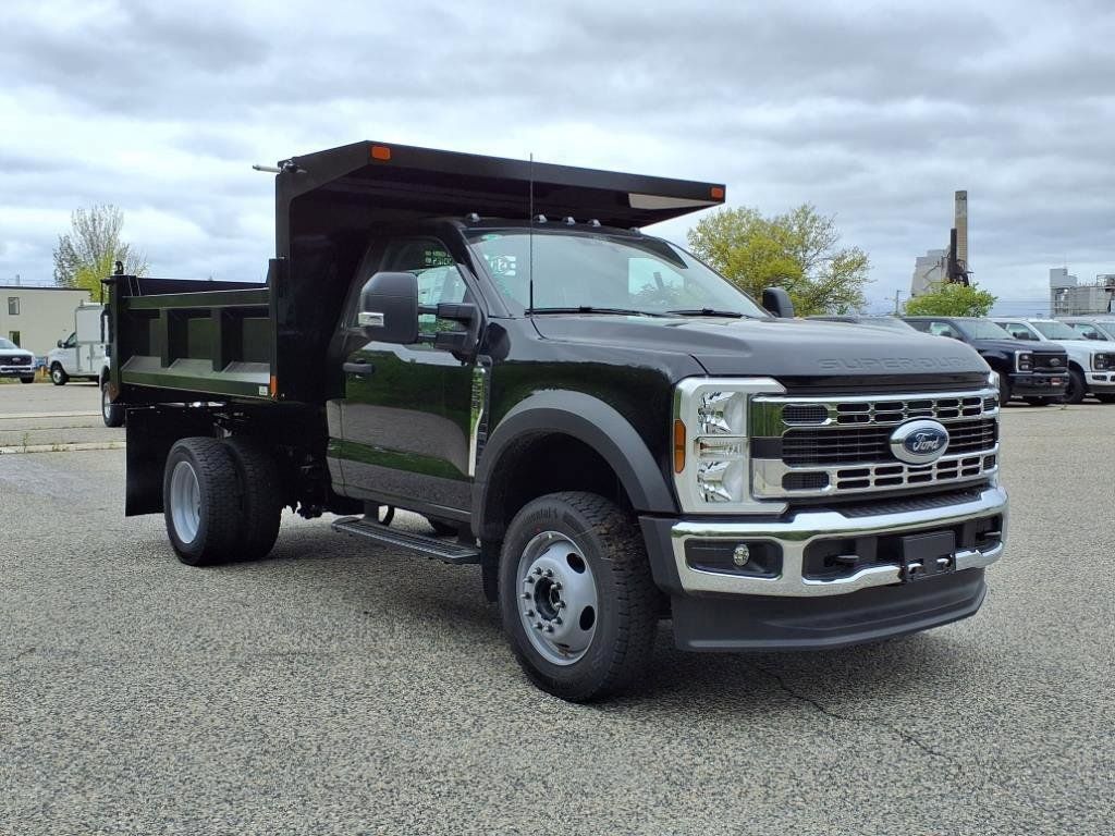 2025 Ford F-550 Super Duty Chassis Cab XL's photo