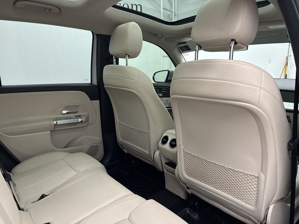 2021 Mercedes Benz GLB 250 photo 22