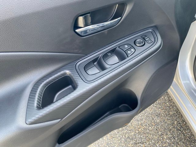 2025 Nissan Versa SV photo 8