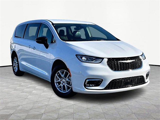 2024 Chrysler Pacifica Touring L's photo