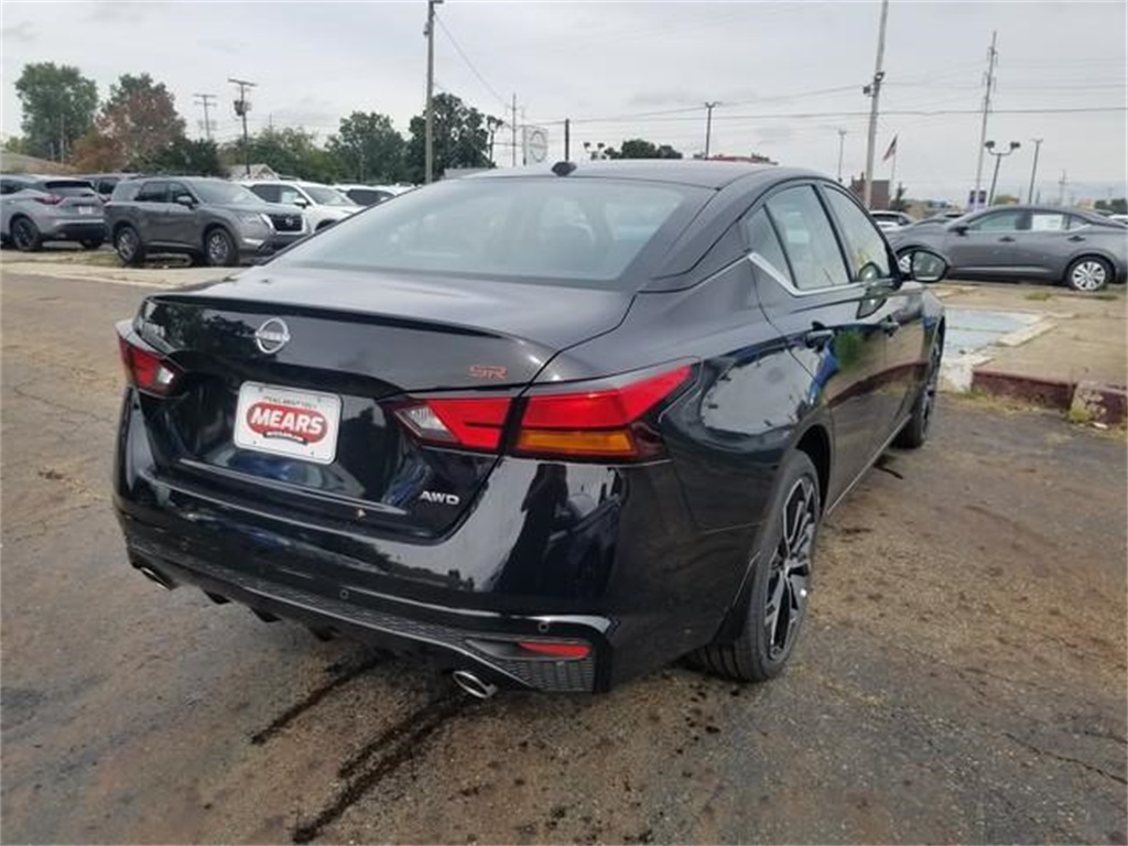2025 Nissan Altima 2.5 SR photo 4