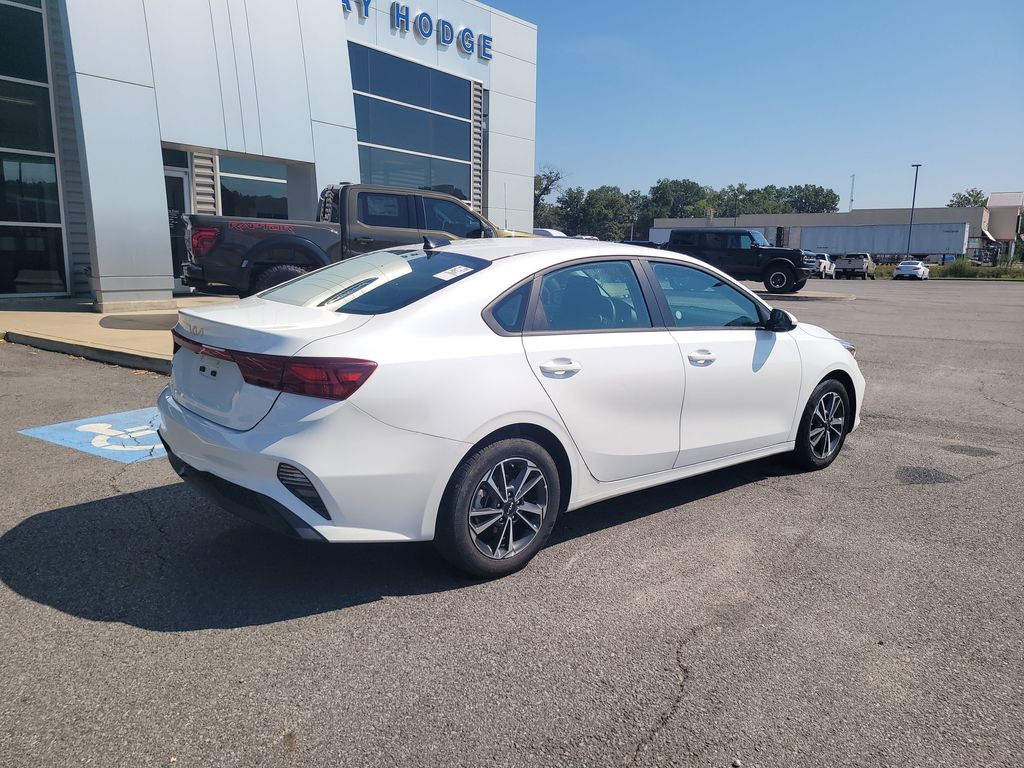 2024 Kia Forte LXS photo 3