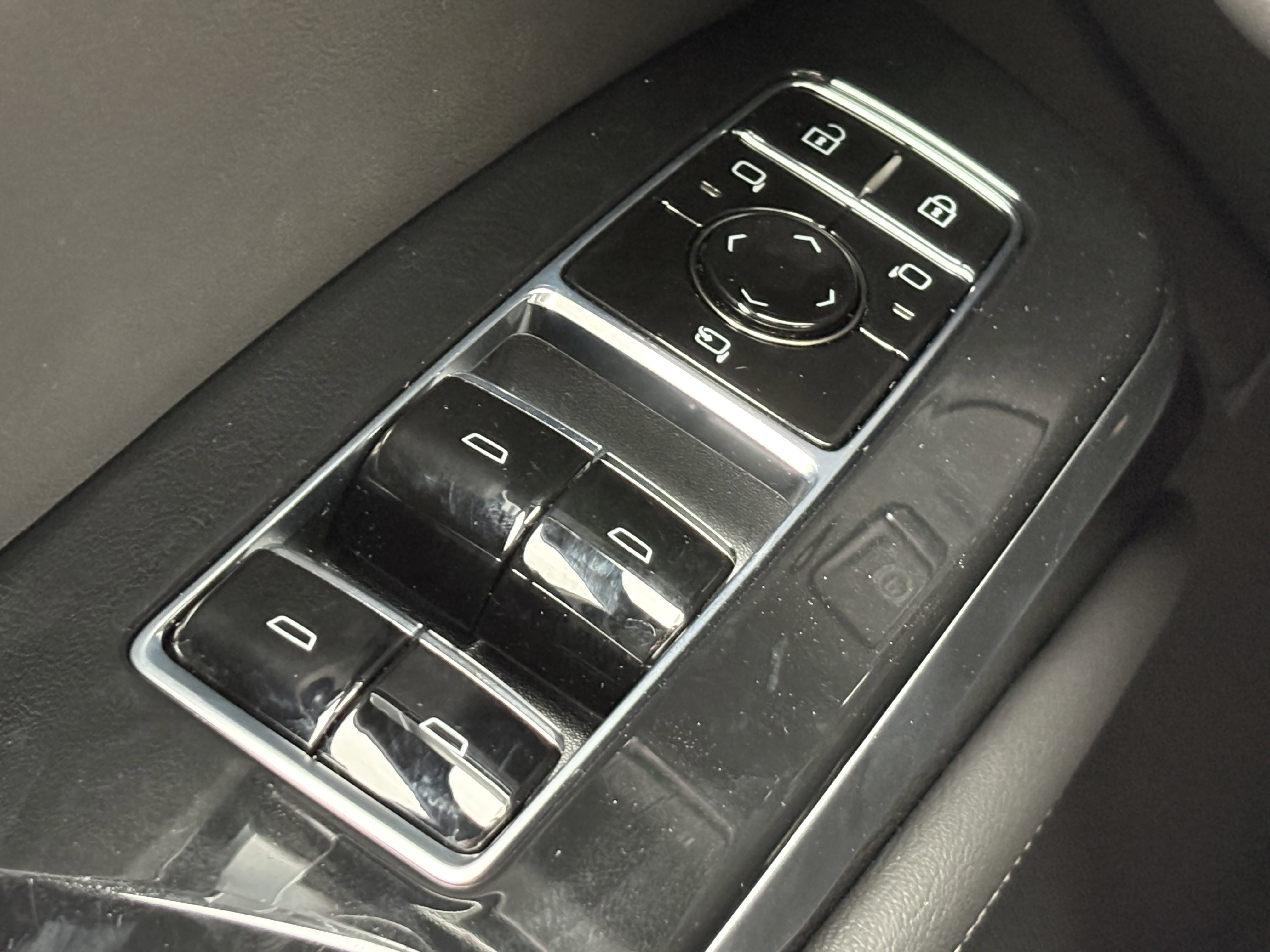 2025 Cadillac Escalade Premium Luxury photo 13