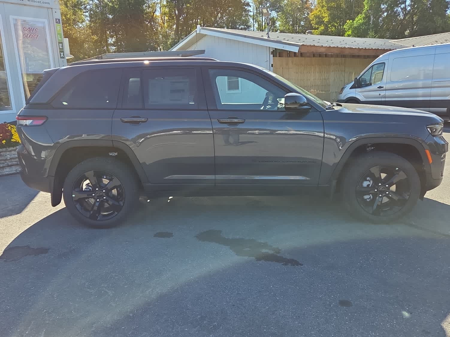 2025 Jeep Grand Cherokee Limited photo 3