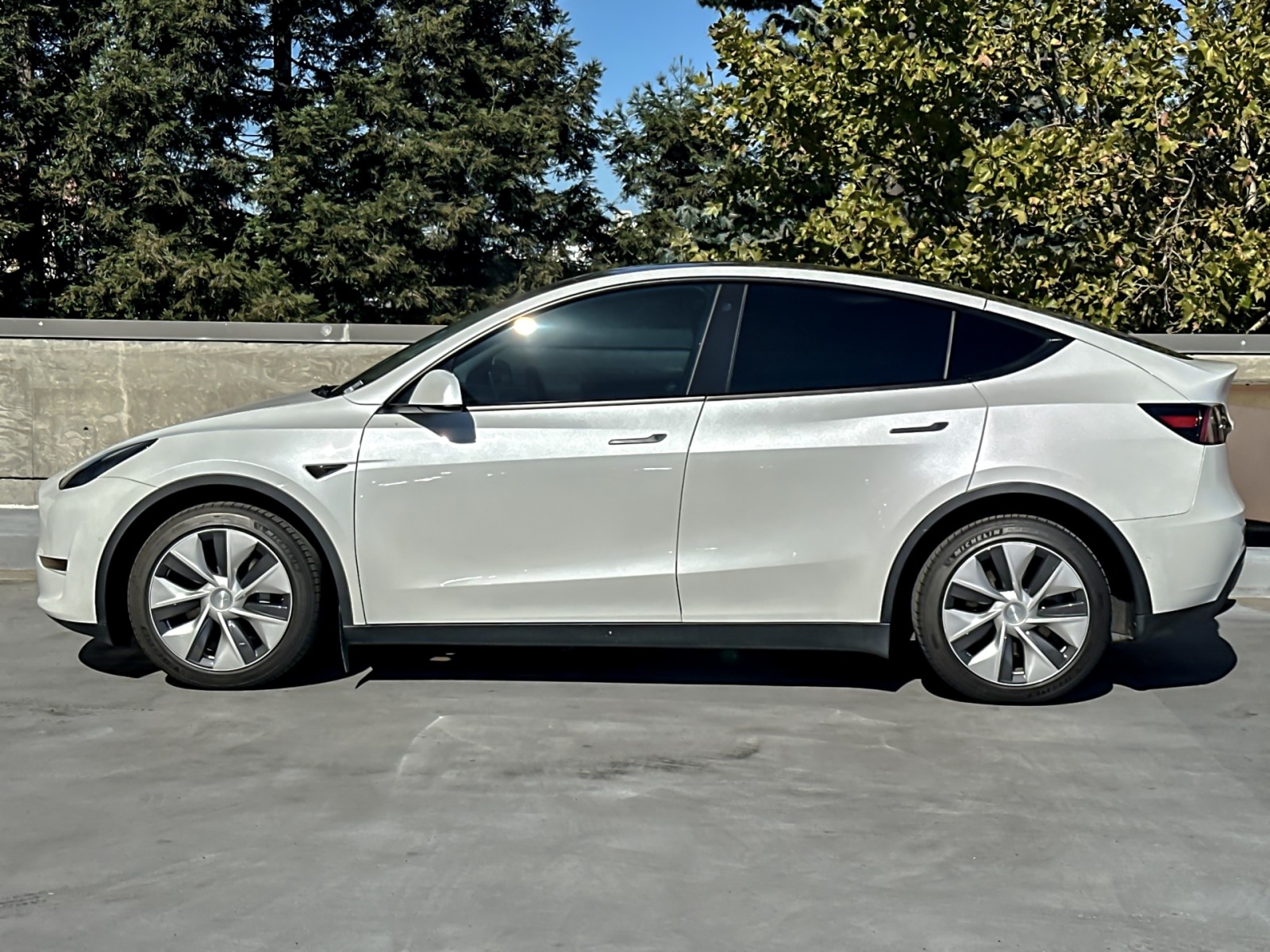 Used 2021 Tesla Model Y Long Range with VIN 5YJYGDEE3MF181872 for sale in Kansas City