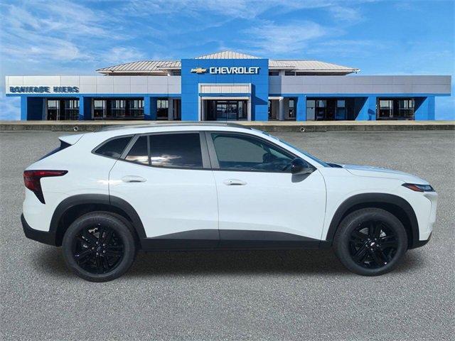 2025 Chevrolet Trax ACTIV photo 2