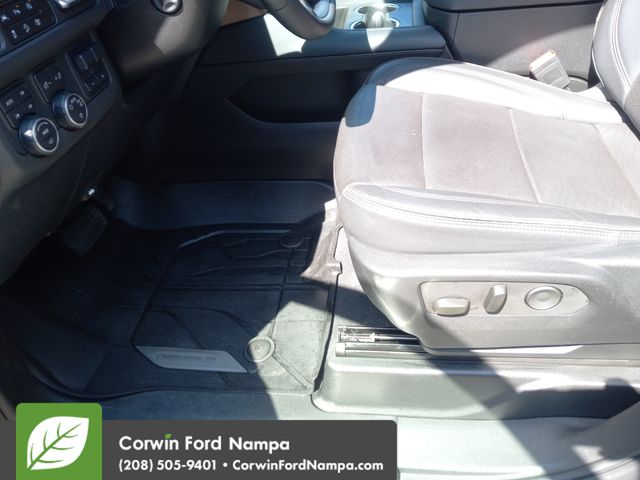 Used 2023 Green Chevrolet High Country image 16