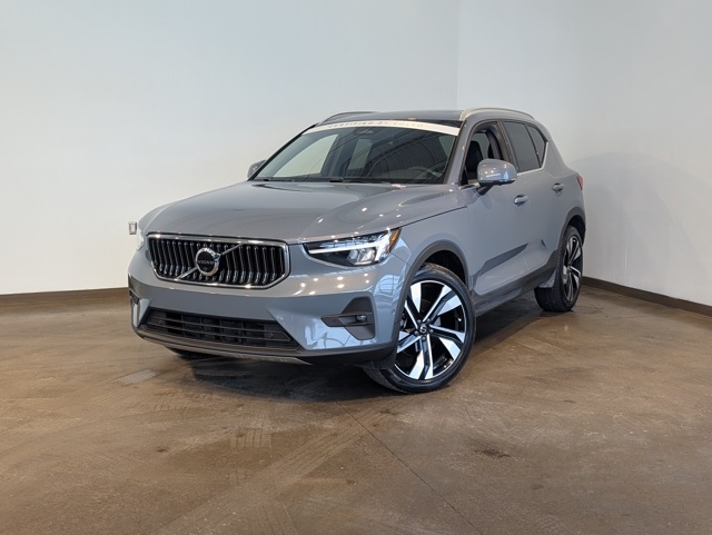 2023 Volvo XC40 Plus's photo