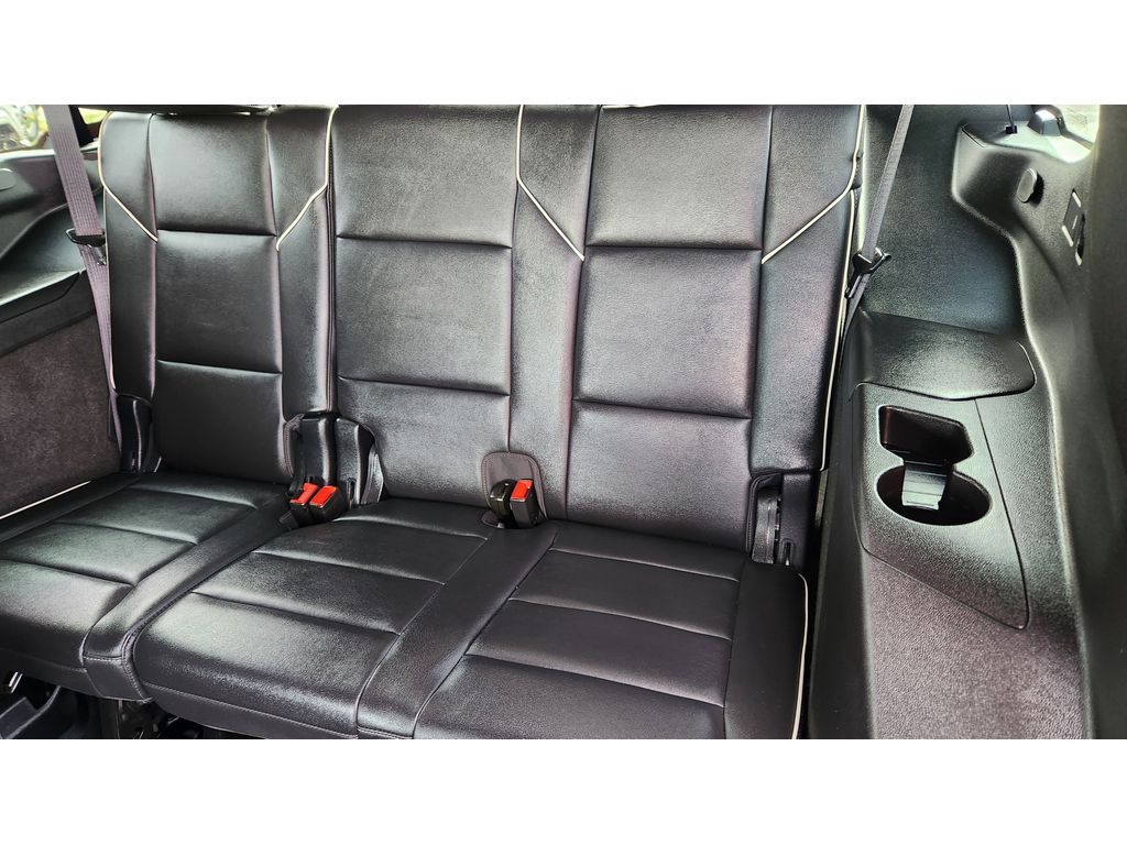 2024 Cadillac Escalade Premium Luxury photo 3