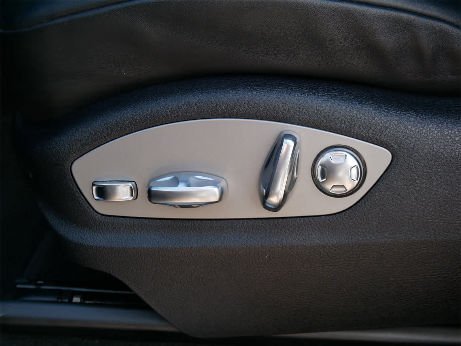 2021 Porsche Macan S photo 11
