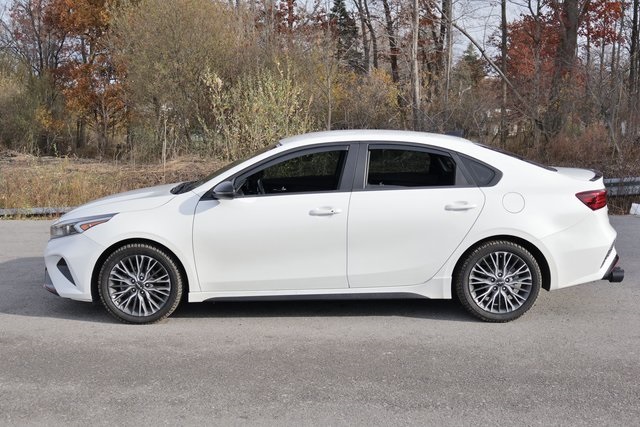 2022 Kia Forte GT-Line photo 2