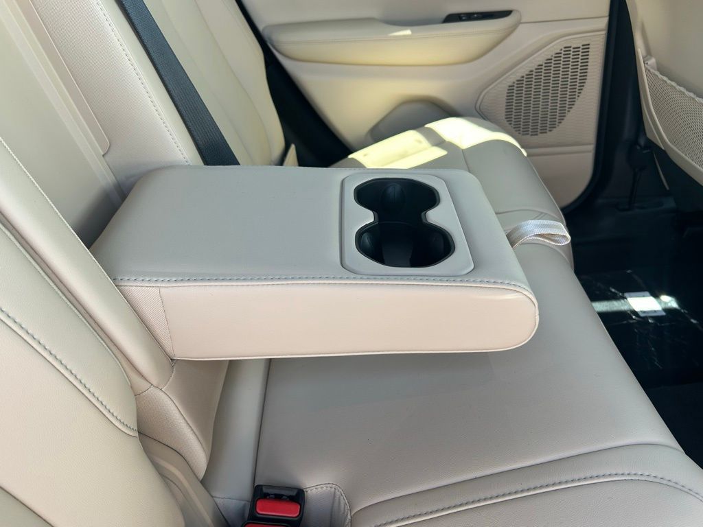 2025 Jeep Grand Cherokee Limited photo 24