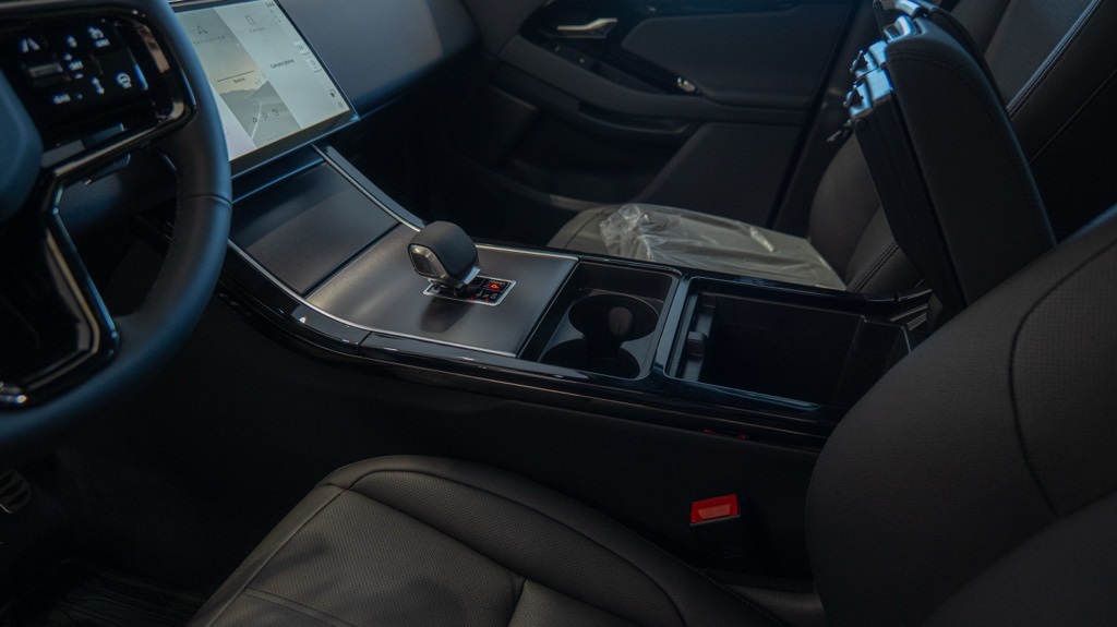 2026 Land Rover Range Rover Evoque Dynamic SE photo 12