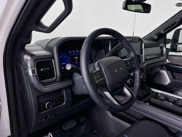 2025 Ford F-450 photo 9
