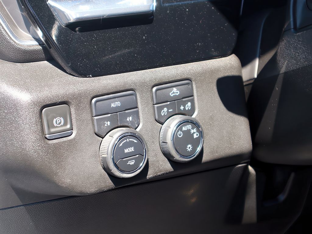 2023 Chevrolet Silverado 1500 LT photo 13