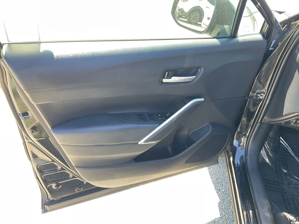 2022 Toyota Corolla Cross XLE photo 7